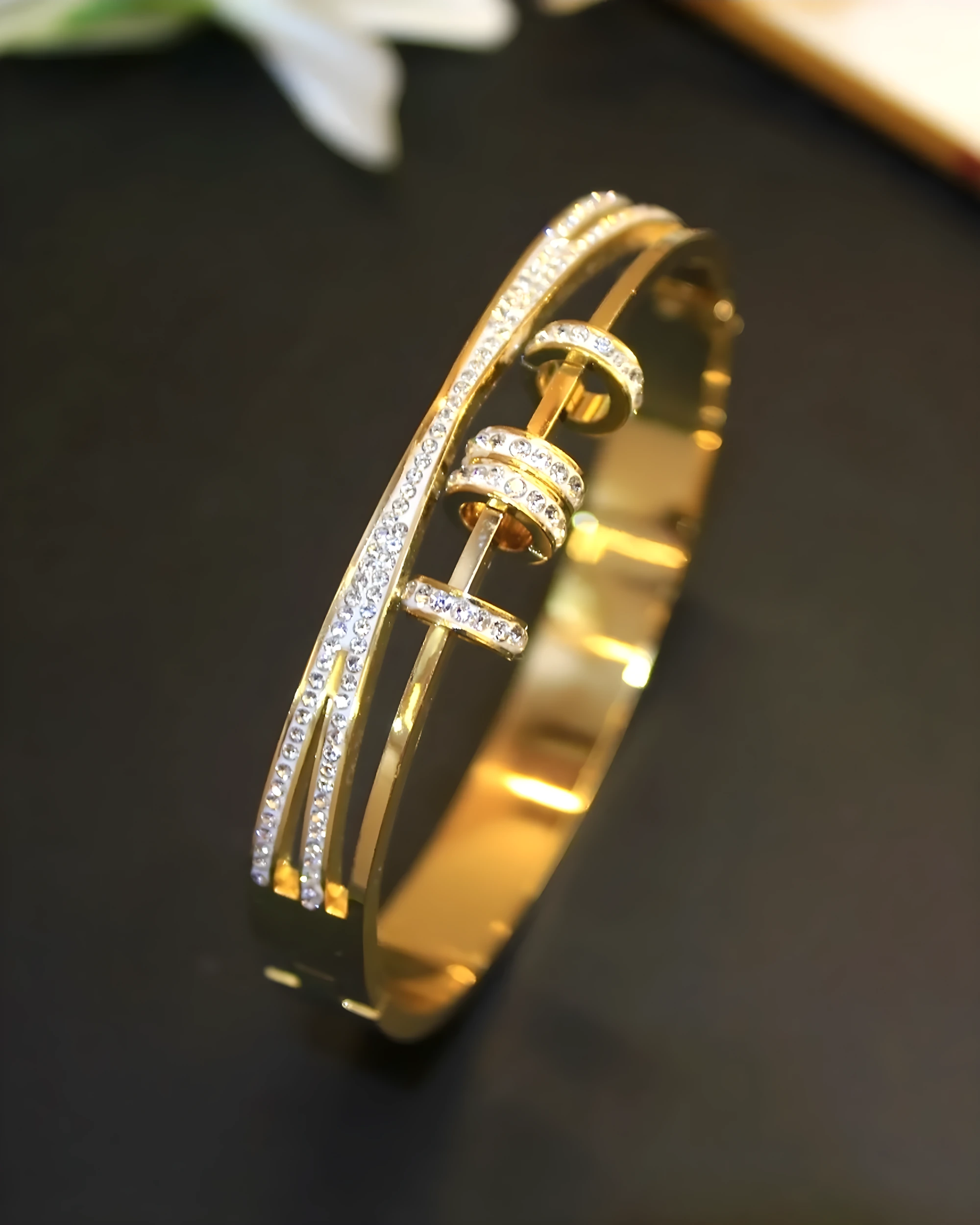 Crystal Spiral Luxe Kada