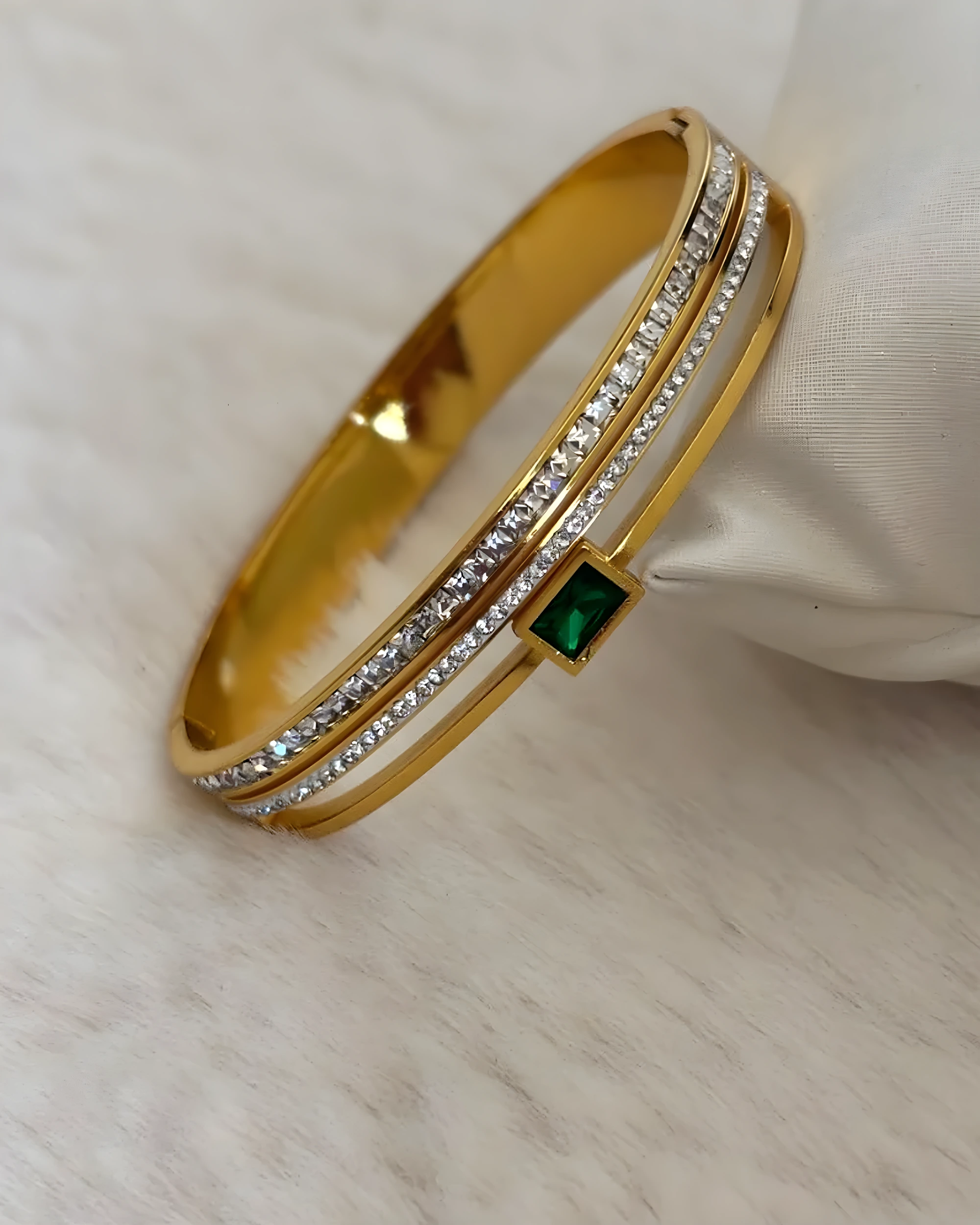 Emerald Centerpiece Gold kada