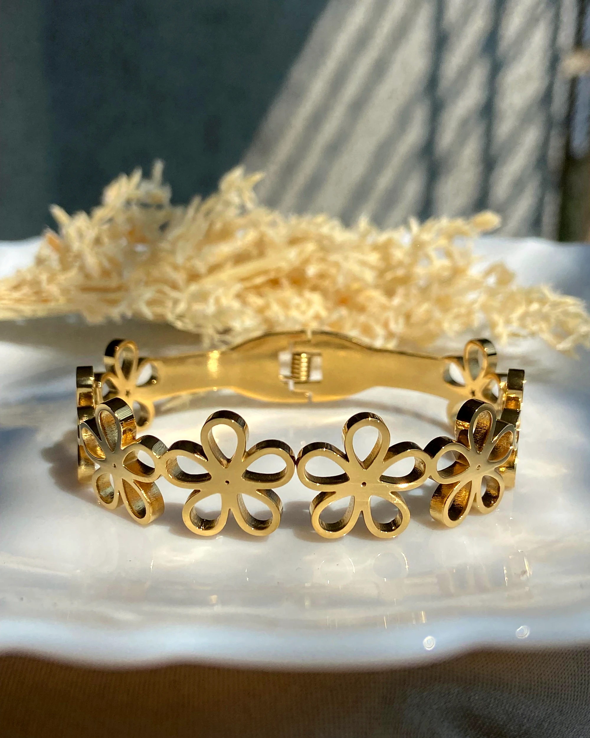 Floral kada