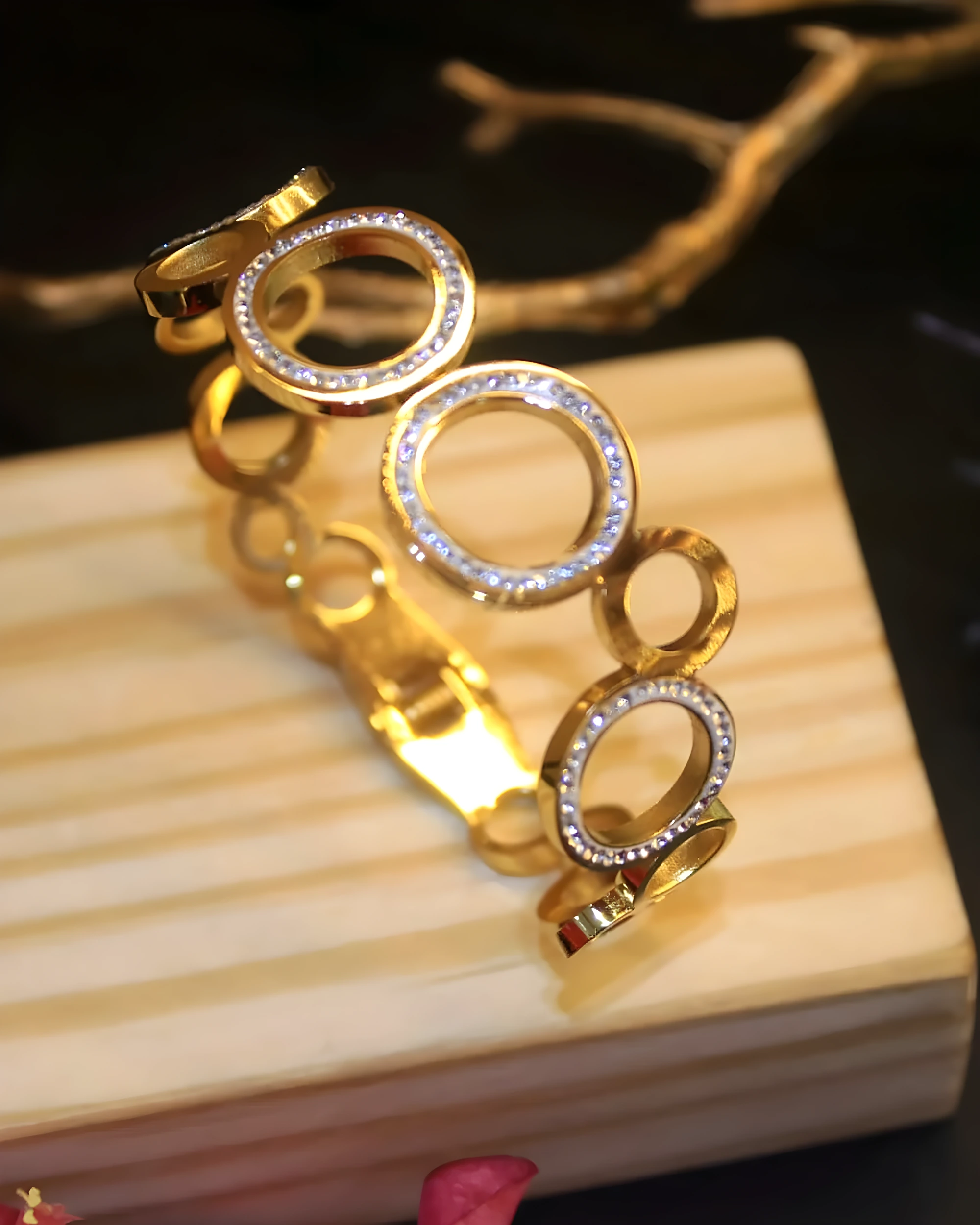 Gold Circle-Link Bracelet