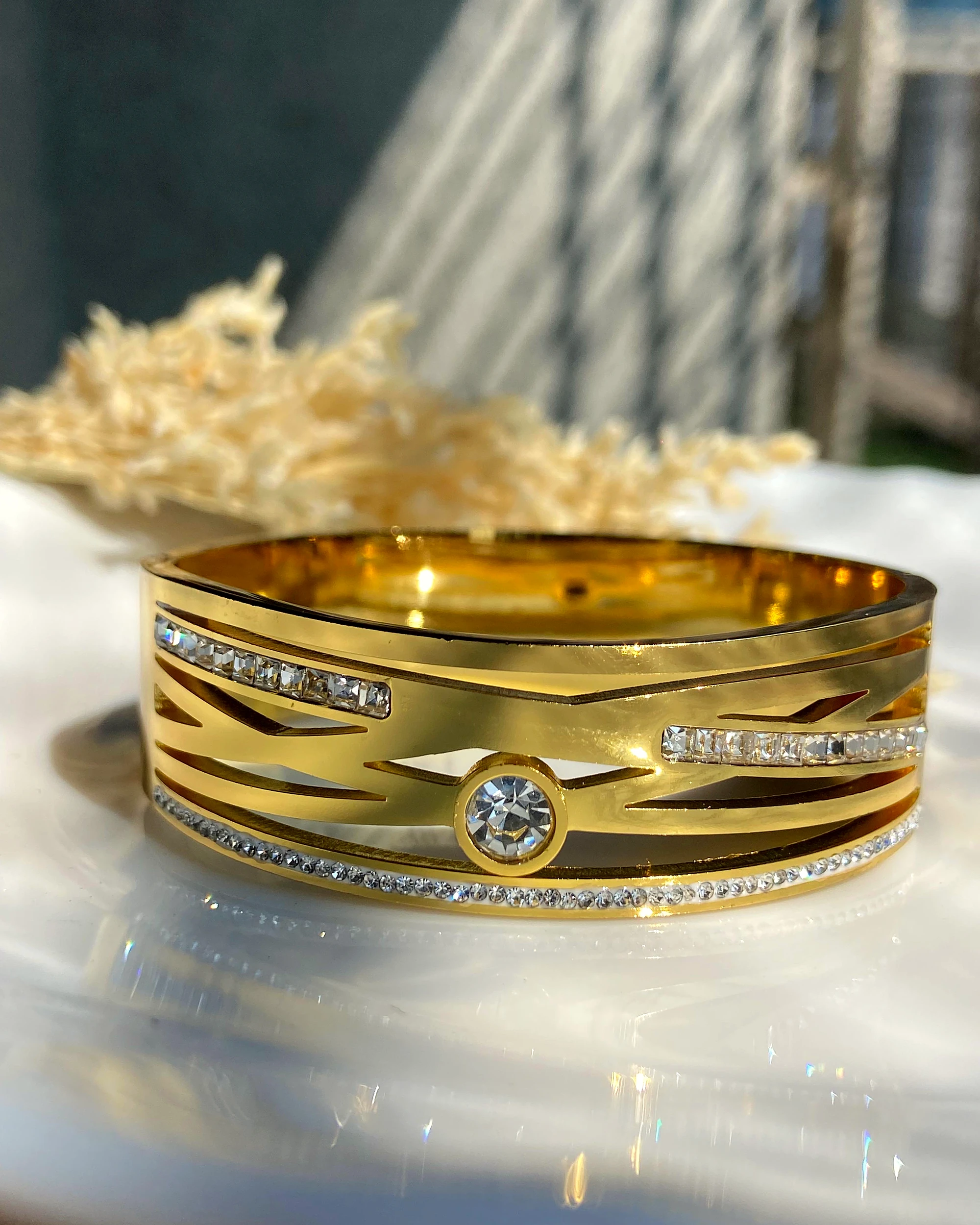 Radiant Solitaire Gold Kada